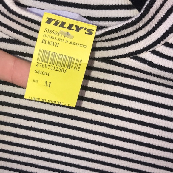 crop top - Picture 3 of 3